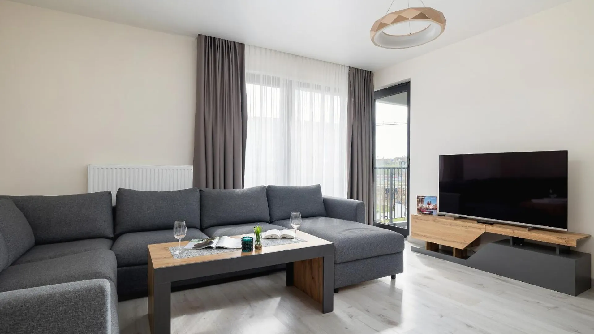 Beautiful & Spacious 1 Bedroom Apartament With Balcony By Noclegi Renters Krakow 0*,
