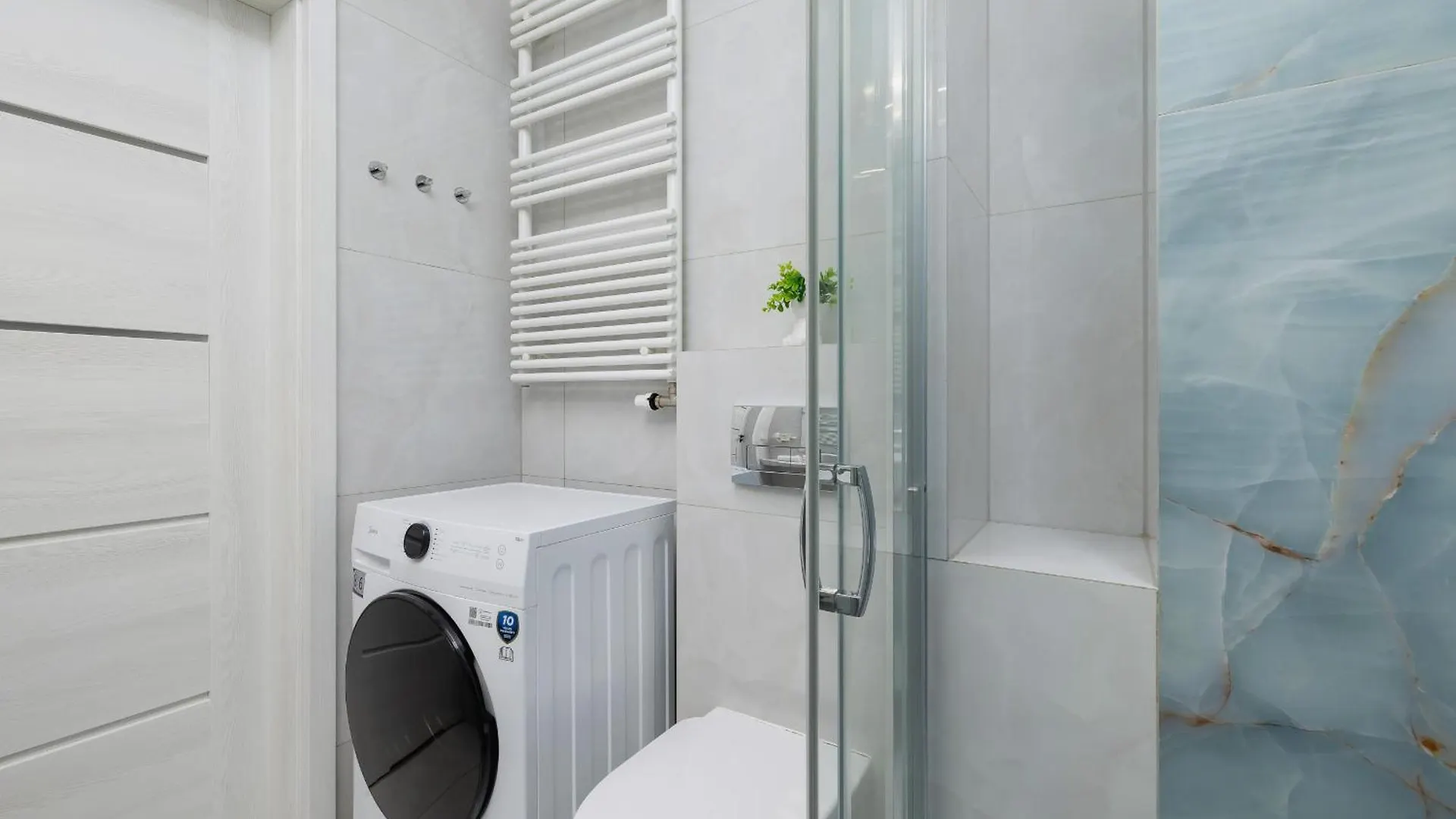 Beautiful & Spacious 1 Bedroom Apartament With Balcony By Noclegi Renters Krakow 0*,  Poland