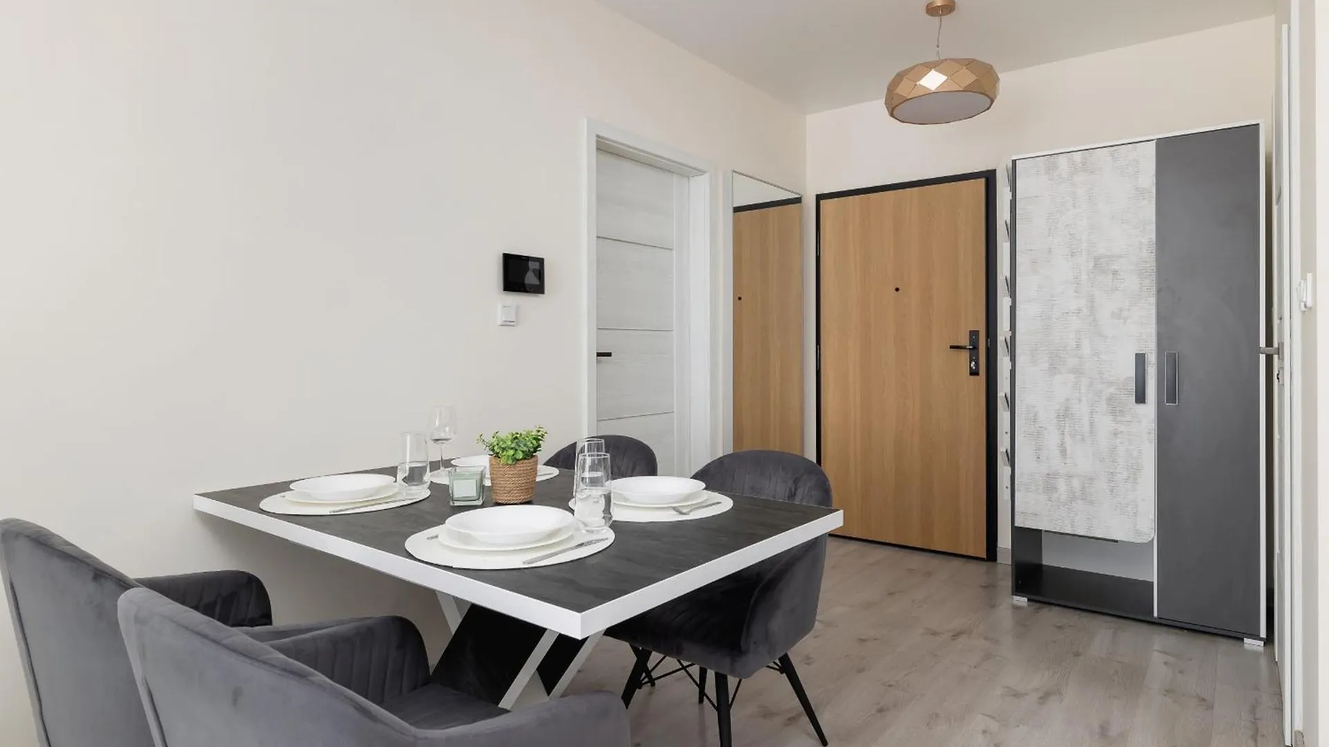 Apartment Beautiful & Spacious 1 Bedroom Apartament With Balcony By Noclegi Renters Krakow