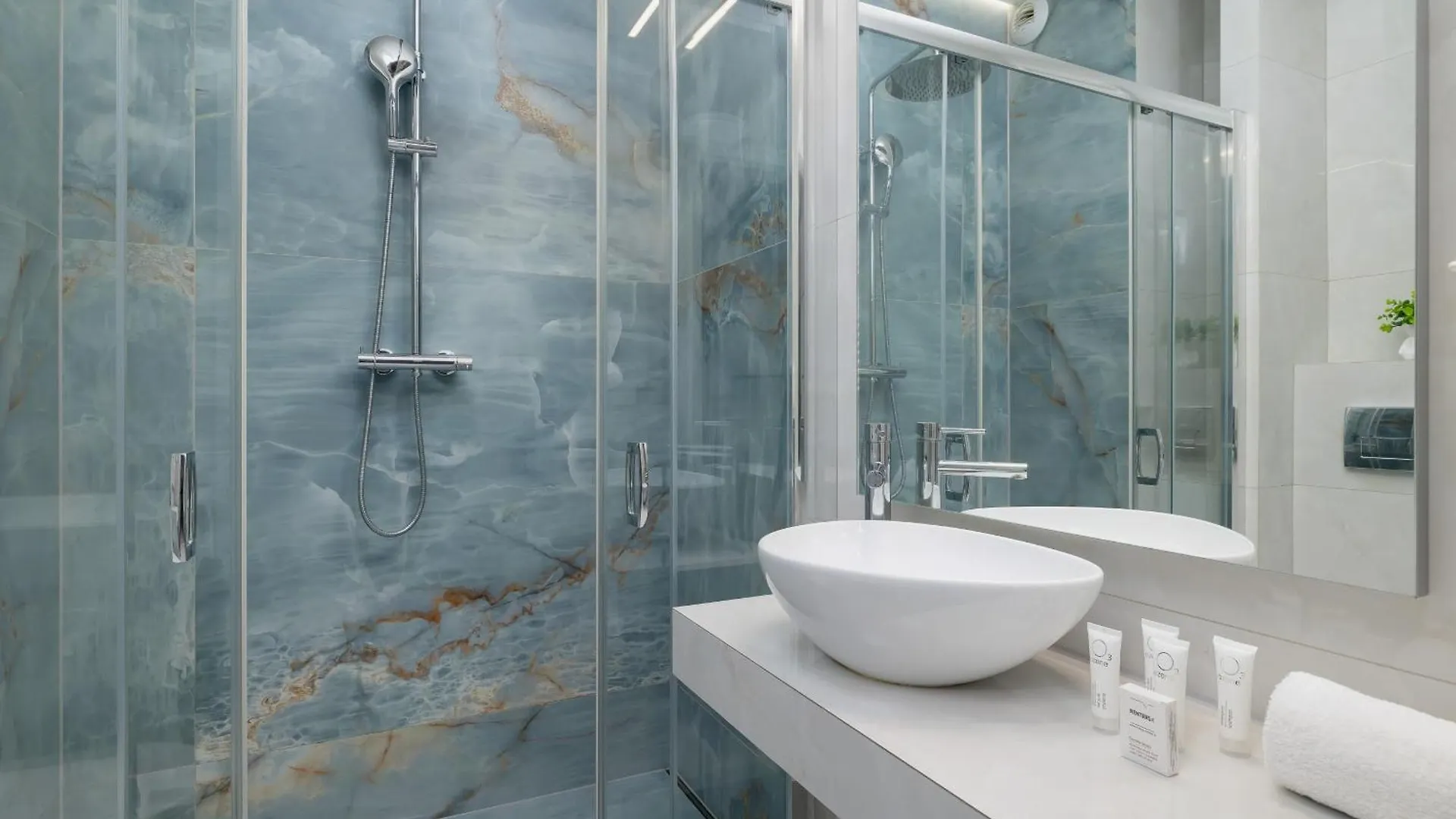 Apartment Beautiful & Spacious 1 Bedroom Apartament With Balcony By Noclegi Renters Krakow