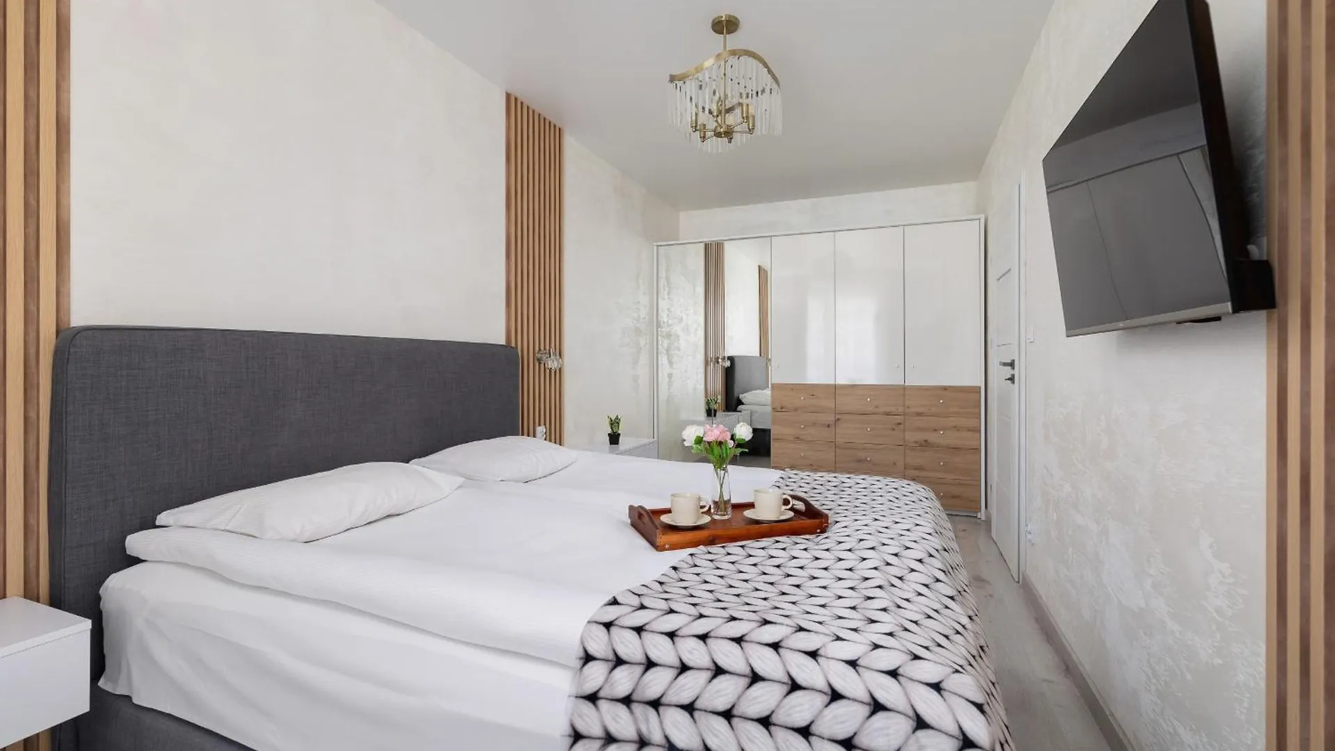 Apartment Beautiful & Spacious 1 Bedroom Apartament With Balcony By Noclegi Renters Krakow
